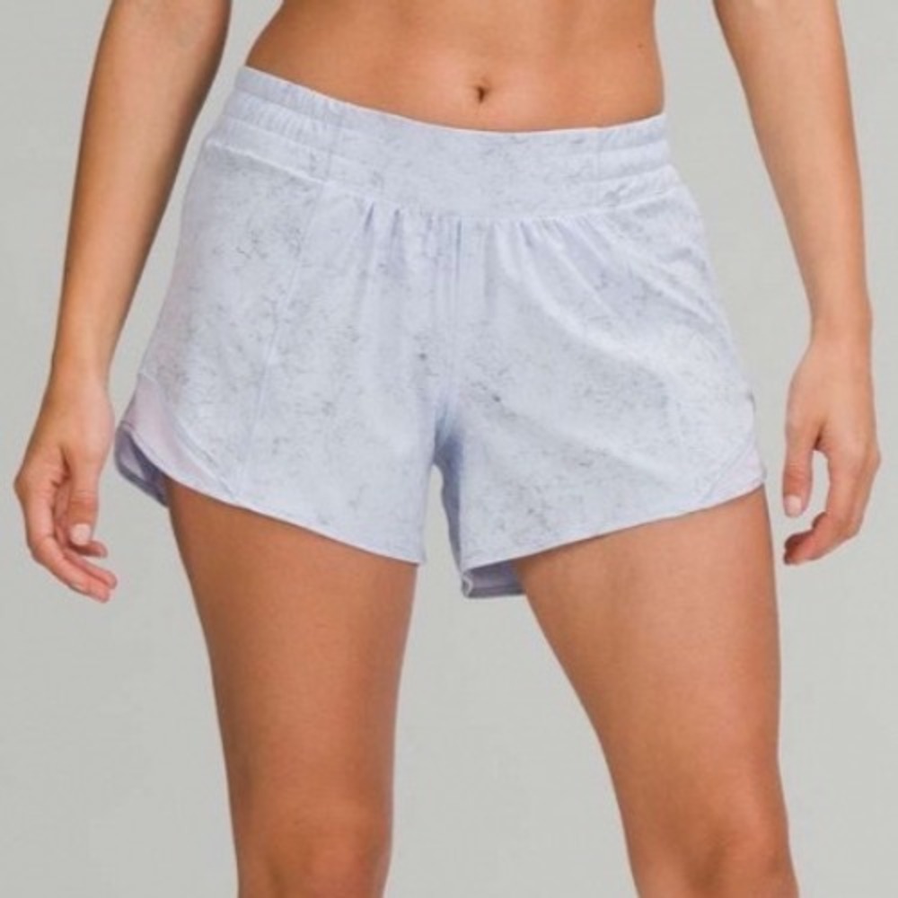 Lululemon Hotty Hot Low-Rise Lined Shorts 4" Size 4 Gravel Dust Pastel Blu